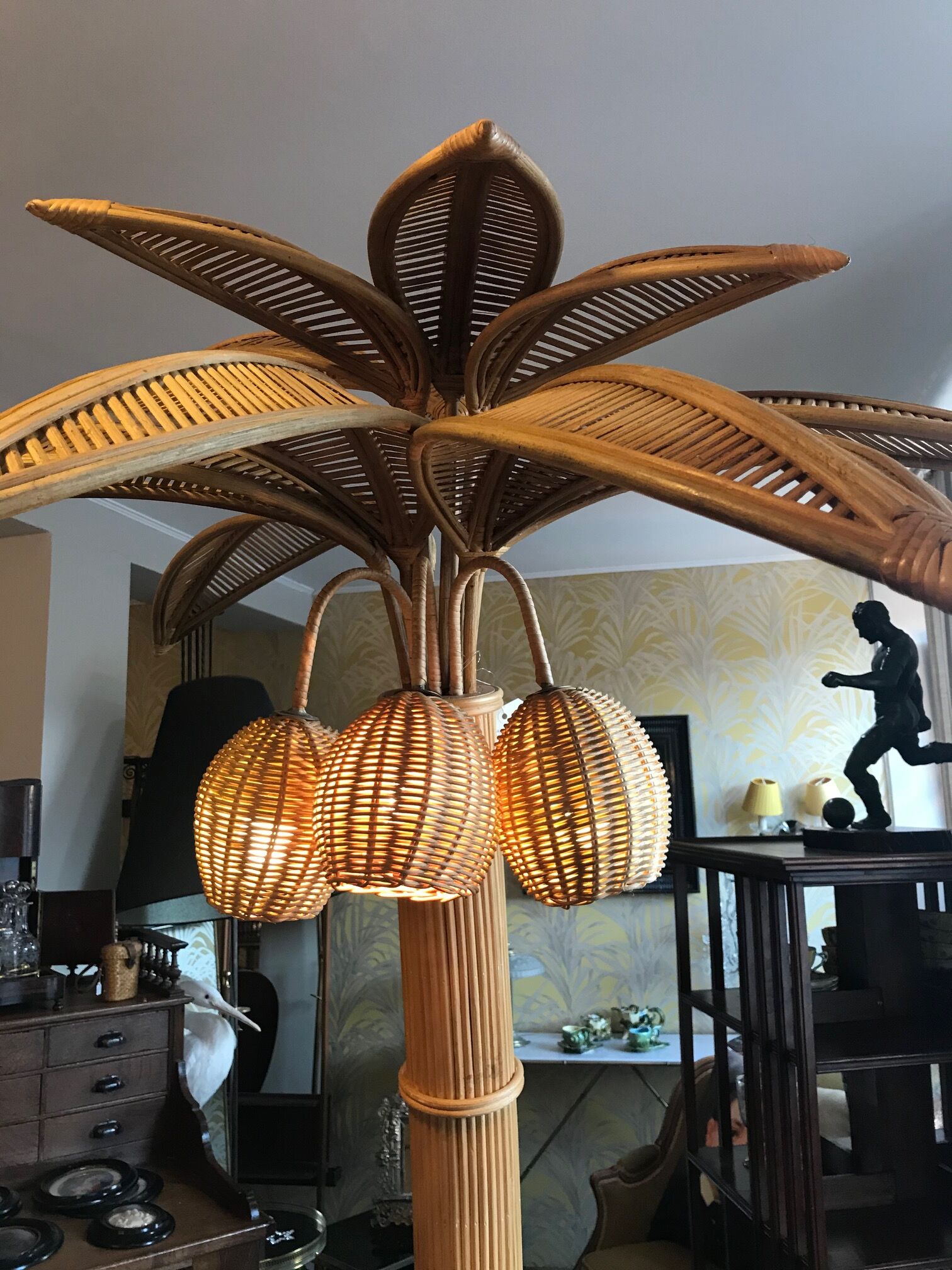 Palm handcrafted lamppost