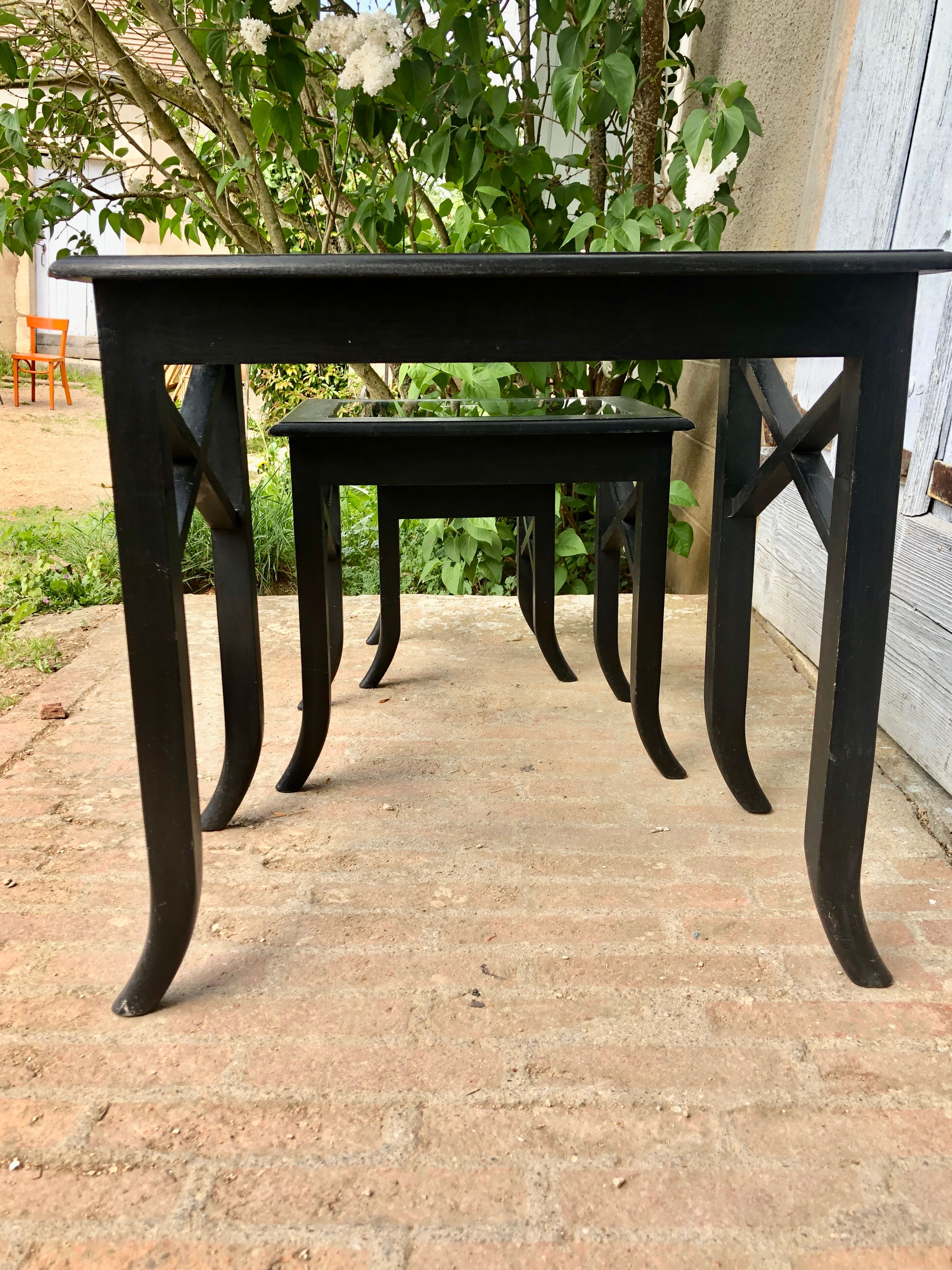 Set de 3 tables gigognes en verre et bois noir