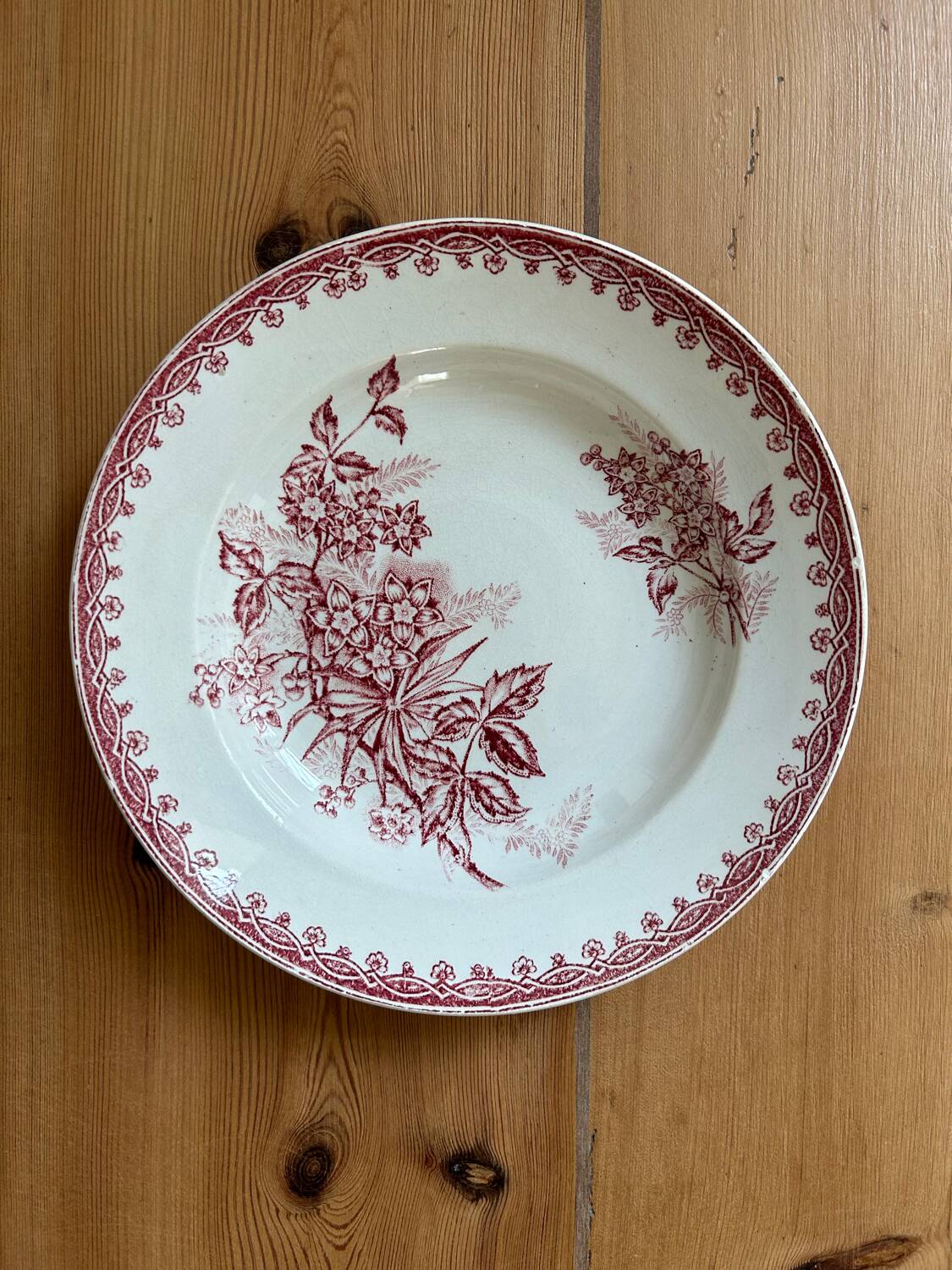 Série dépareillée de 4 assiettes creuses « Terre de Fer »
