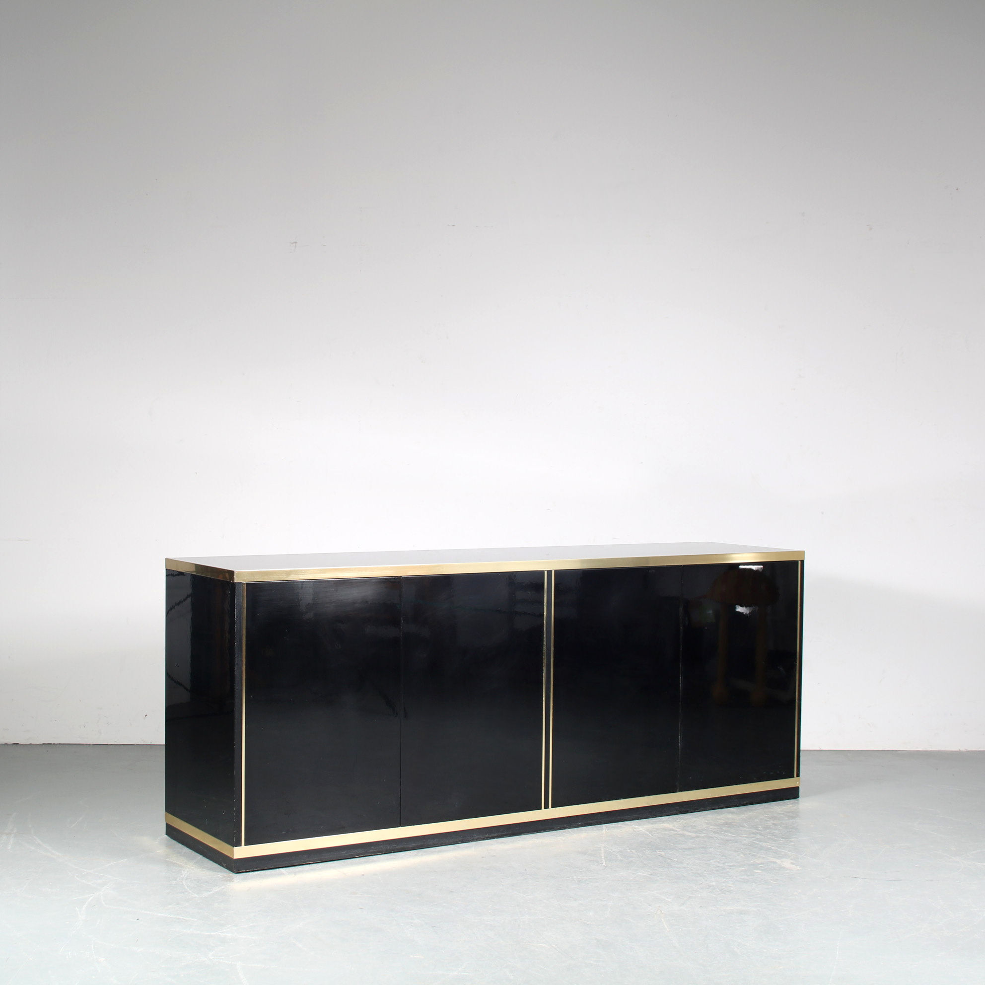 1970s Glossy Italian sideboard
