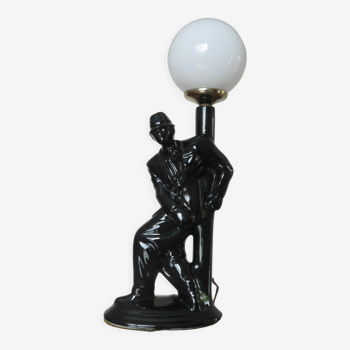 Lampe " homme au lampadaire " en céramique noire et boule opaline blanche années 70 80