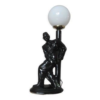 Lampe " homme au lampadaire " en céramique noire et boule opaline blanche années 70 80