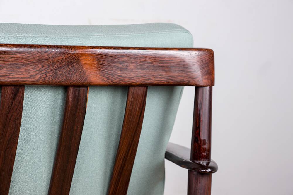 Canapé Danois 3 places en Palissandre et Tissu neuf par Grete Jalk pour Poul Jepessen 1960.