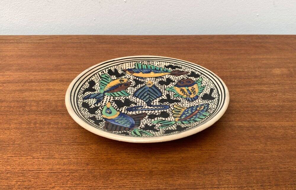 Vintage wall plate in hand-painted ceramic, 1970s.