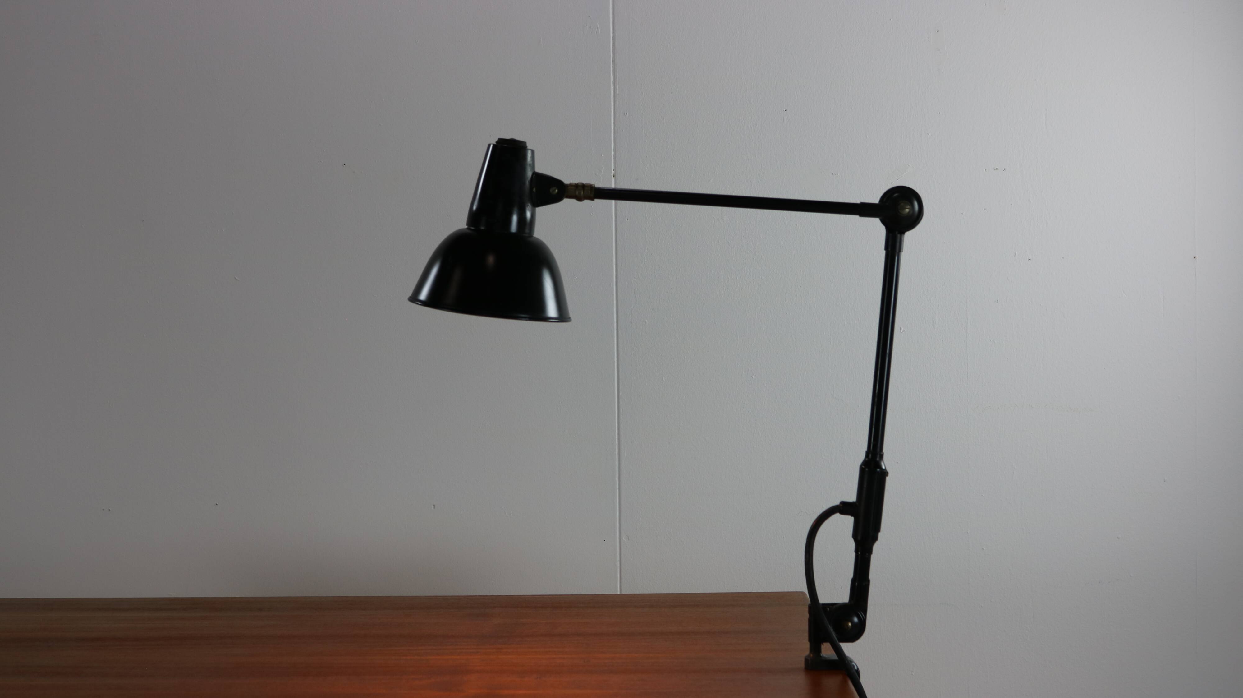 Stunning eartly 20th century industrial German design desk lamp