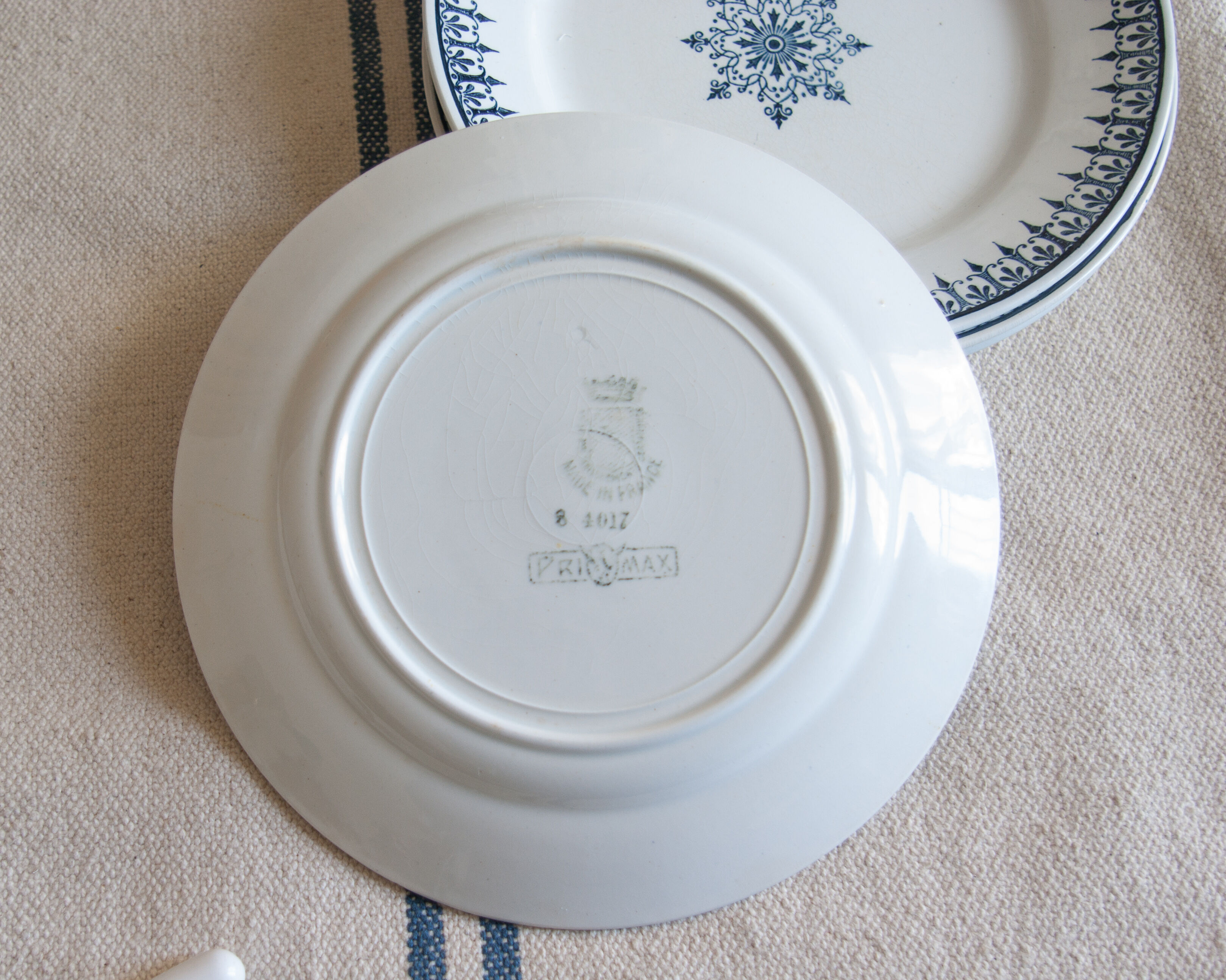 Old dessert plates blue décor, iron earth