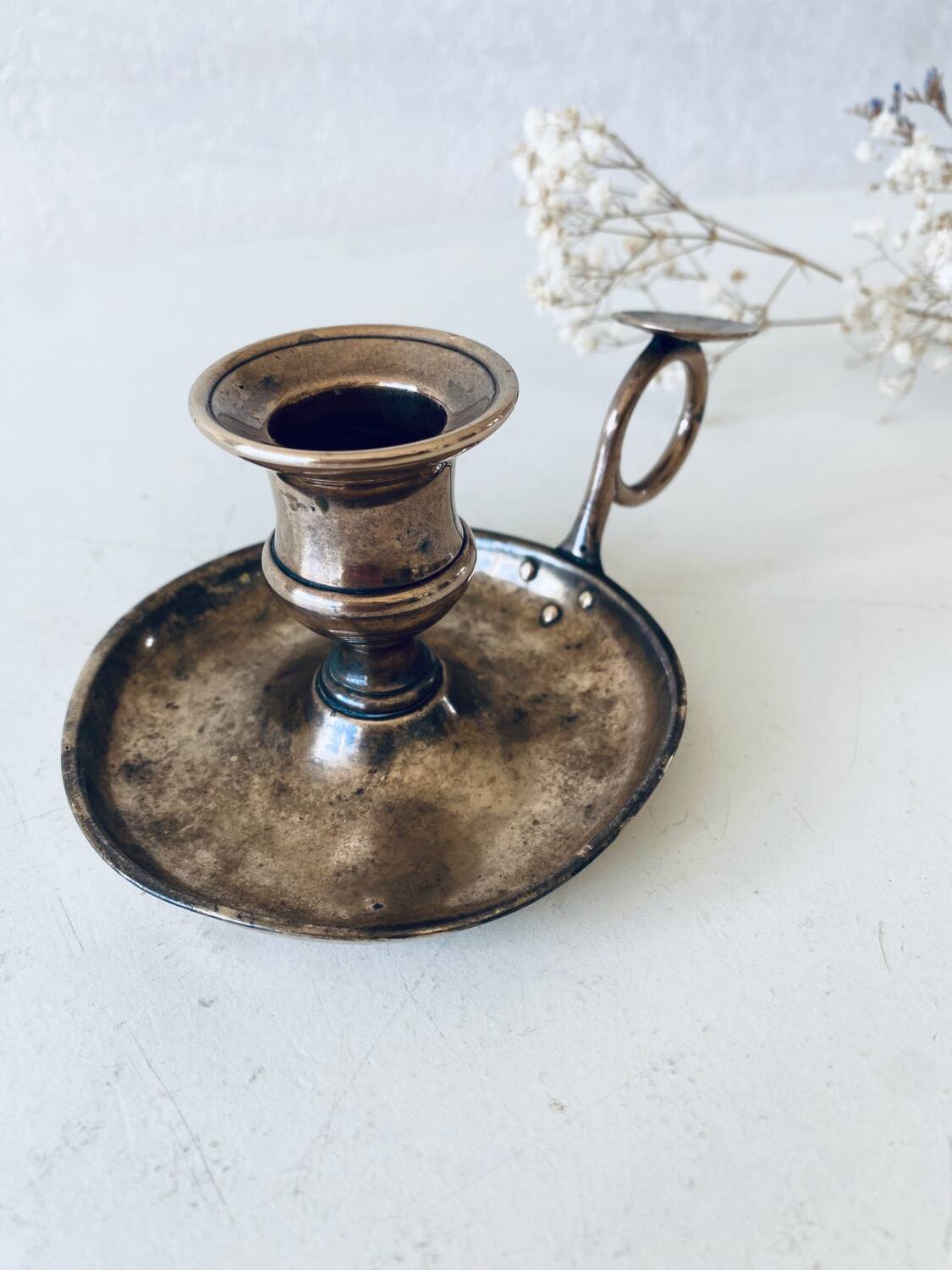 Brass thumbscrew candle holder