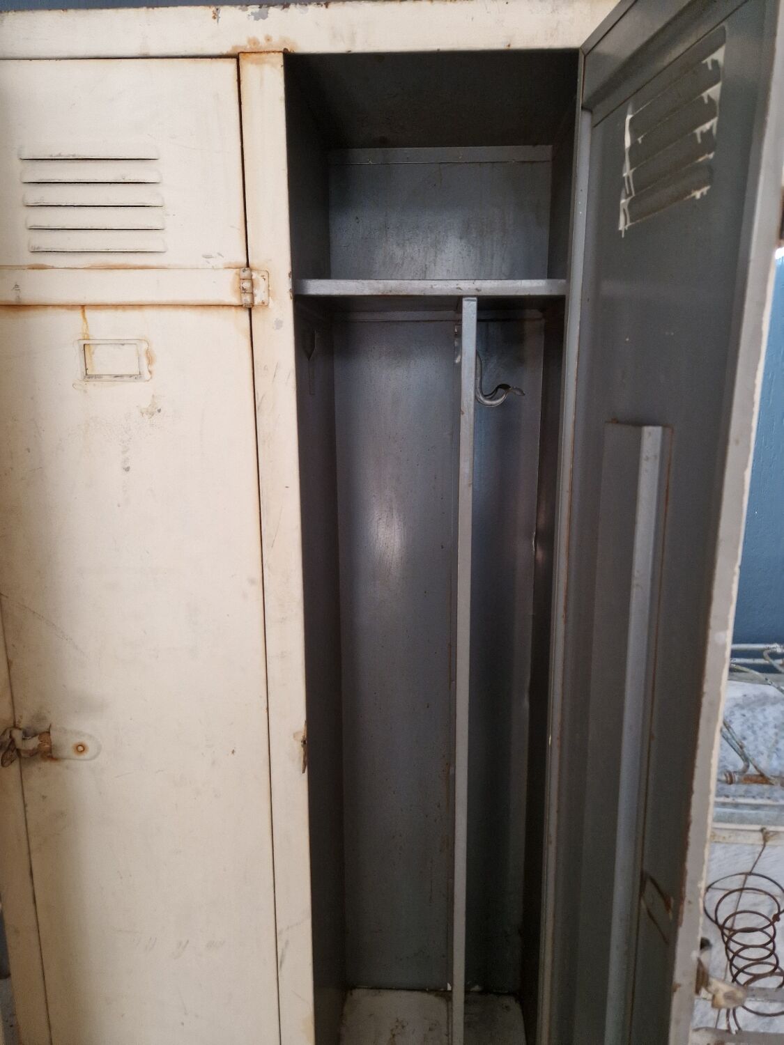 Old 3-door locker room