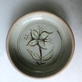Dish hollow stoneware flower decoration, signed, 70 years