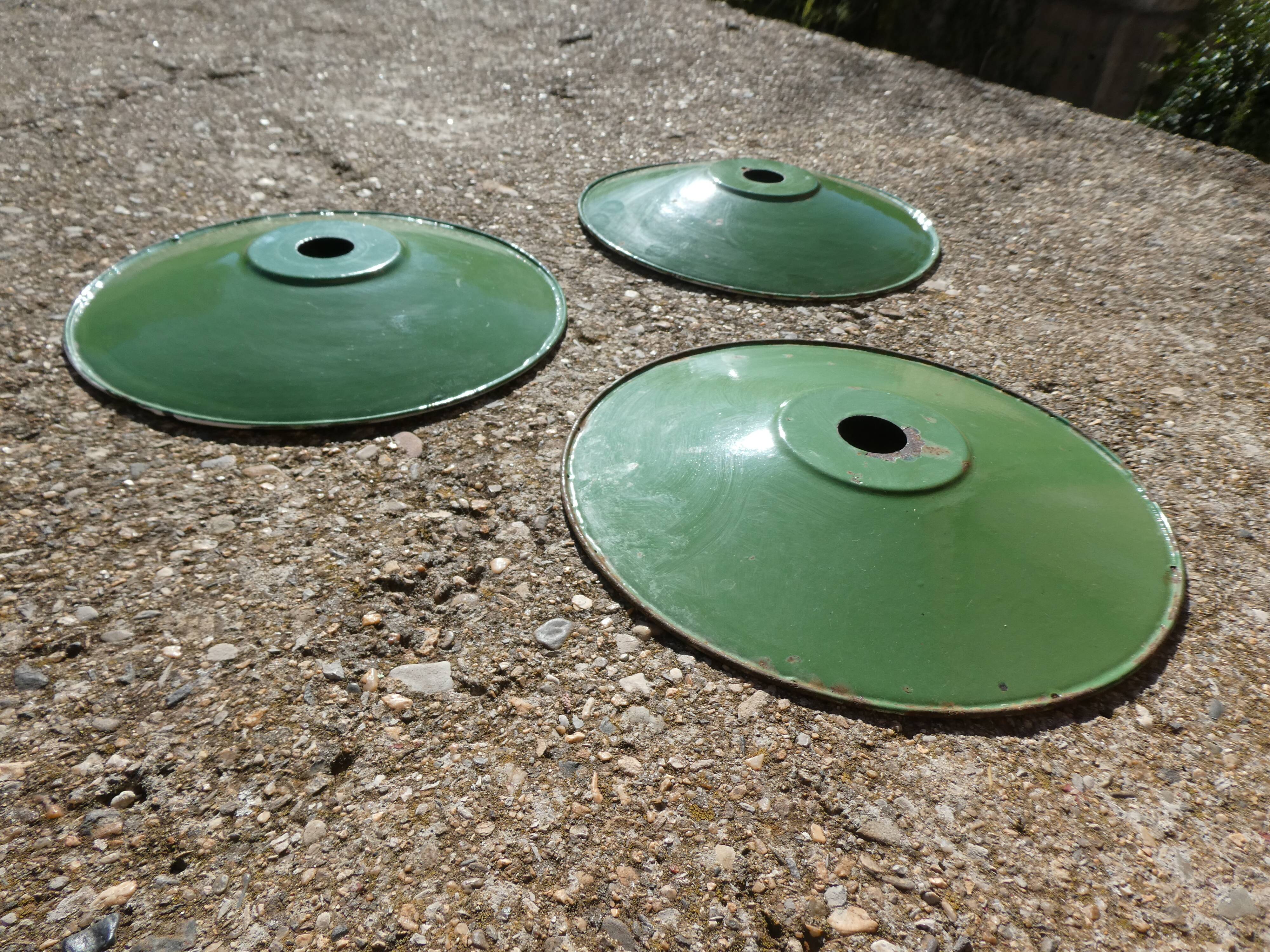 Set of 3 green lampshades in vintage enamelled sheet metal