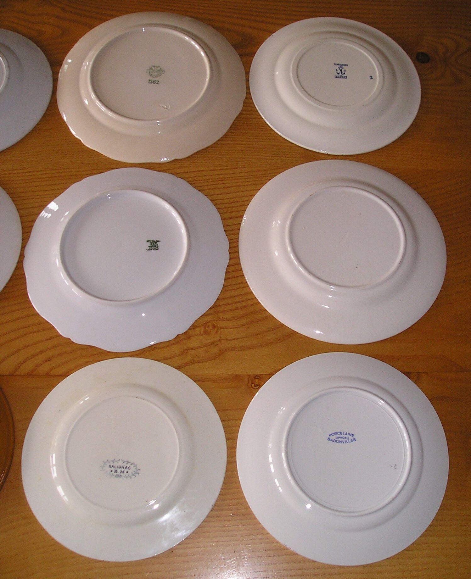 Set of 12 different flat plates