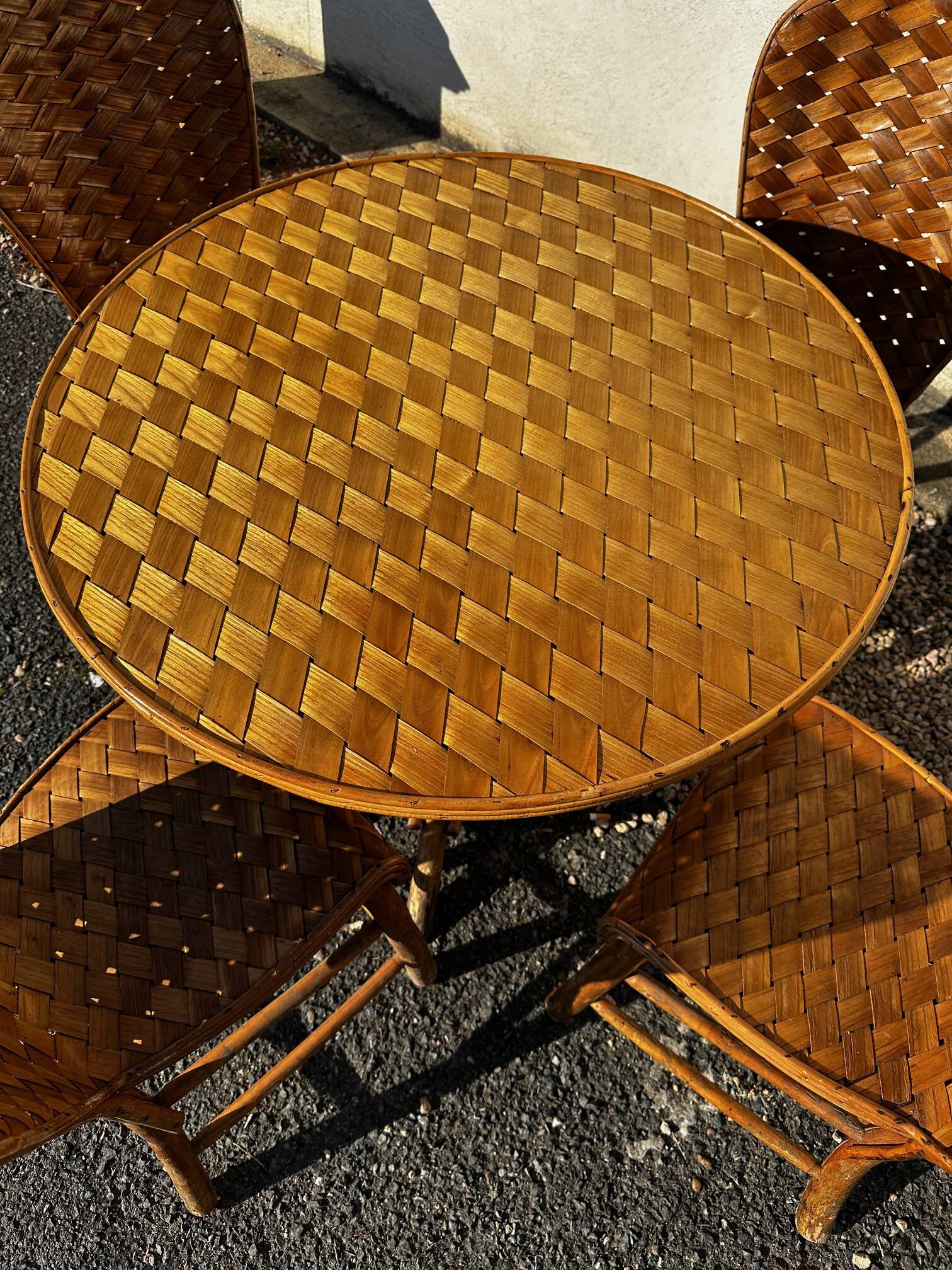 Rattan and chestnut living room