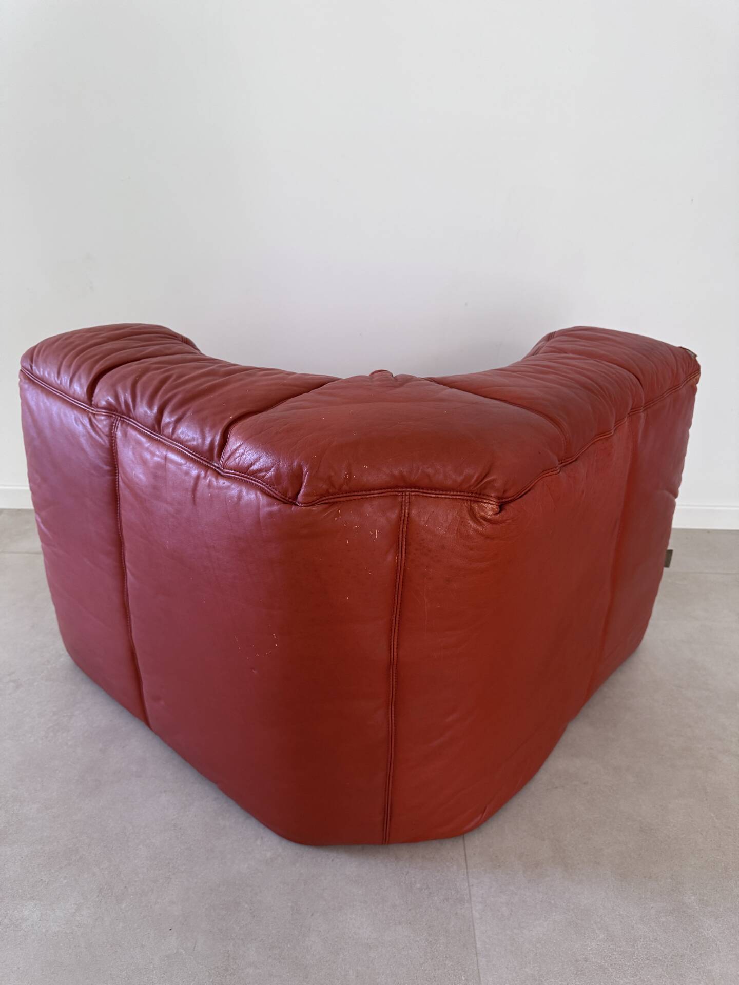 Modular vintage leather sofa Kimba Ligne Roset