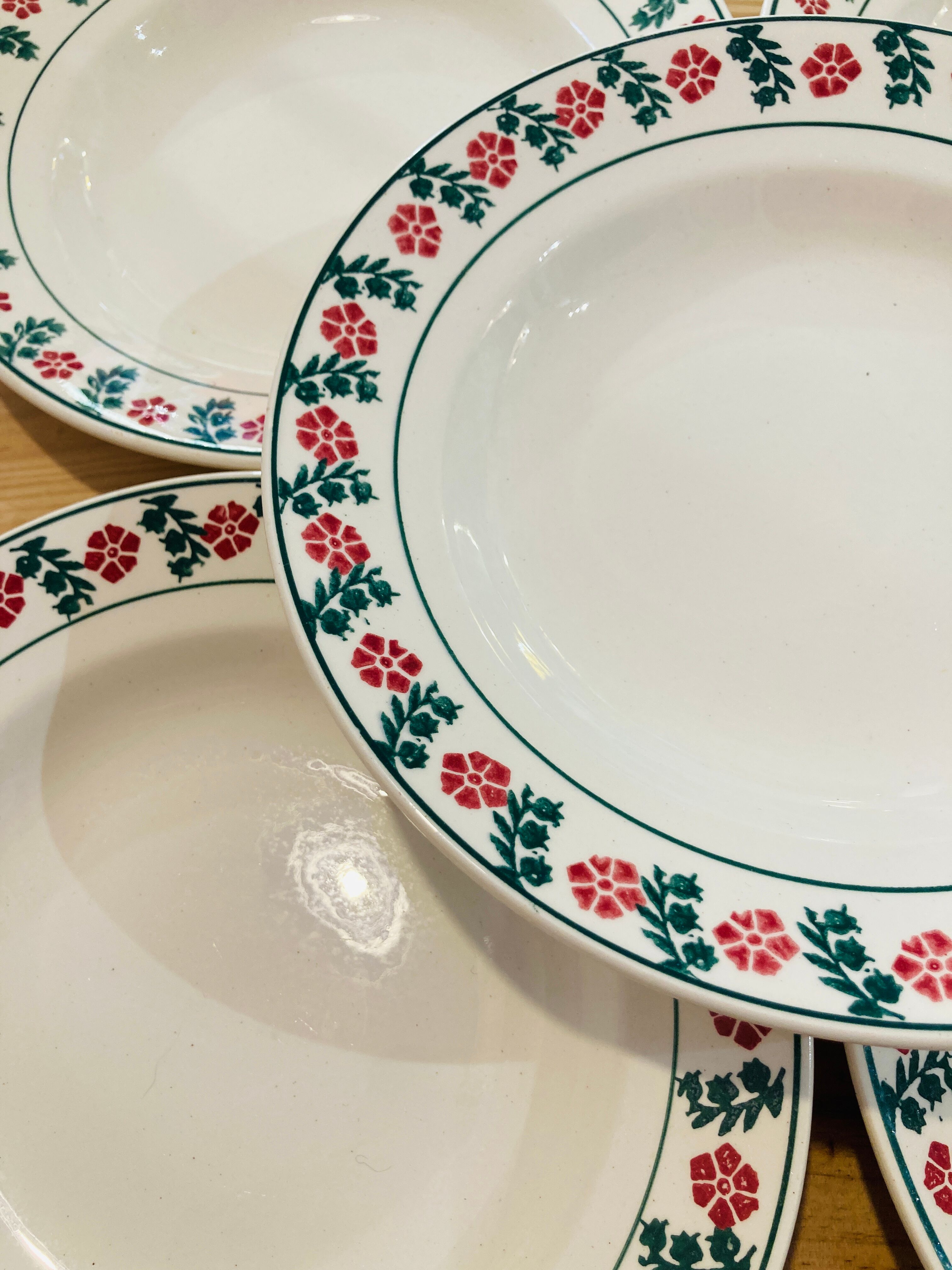 X5 hollow plate with green and red flowers -ceranord-made in france