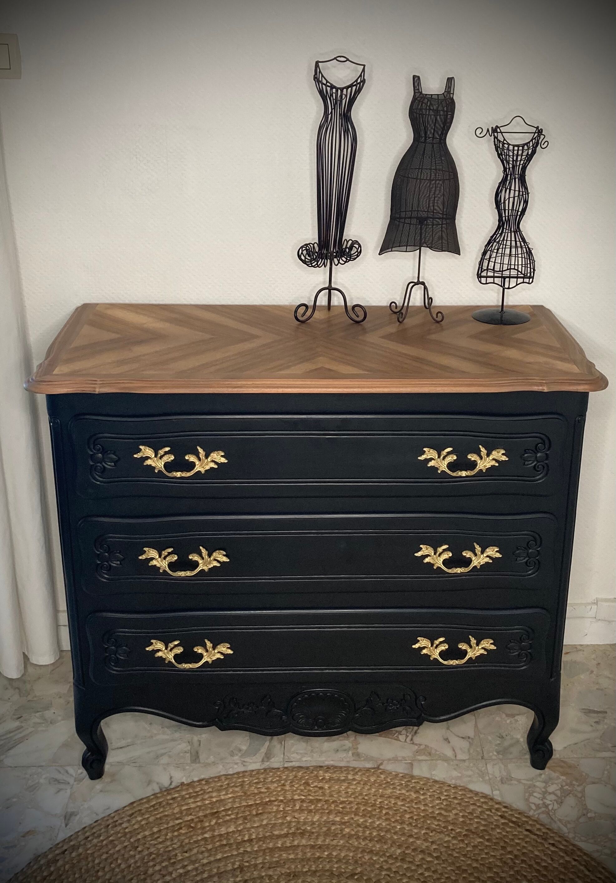 Black patinated commodity