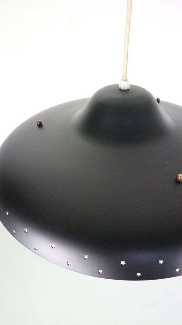 Suspension en verre opale Bent Karlby pour Lyfa années 1950 Danemark