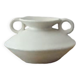 Organic shape vase in white tadelakt