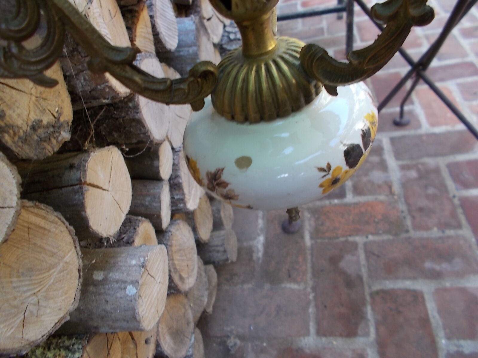 Porcelain and metal suspension