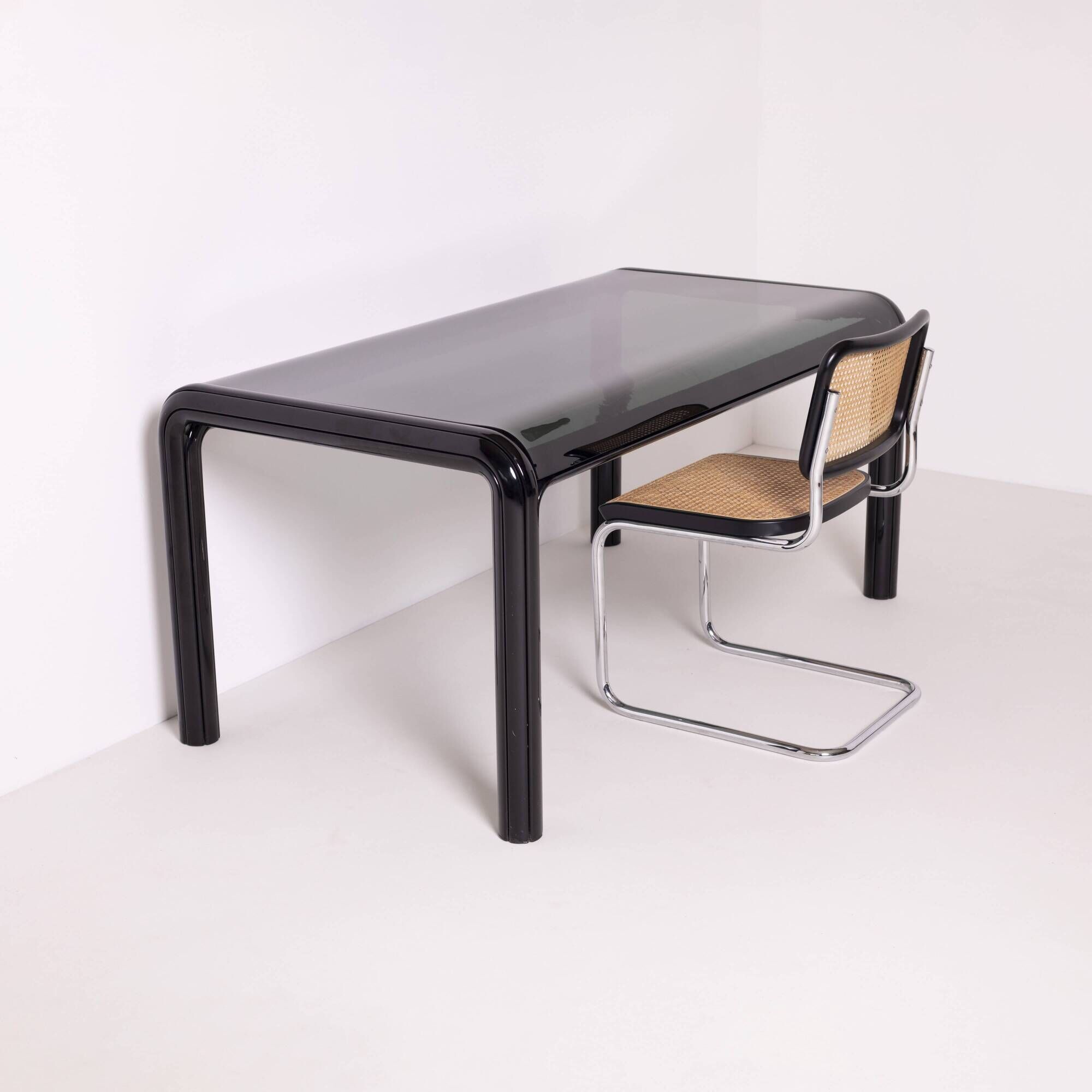Orsay dining table by Gae Aulenti for Knoll in aluminum and tempered glass