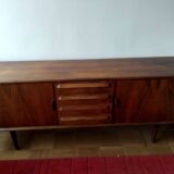 Low sideboard in a 1960s enfilade style in teak (Swedish designer Ib Kofod Larsen)