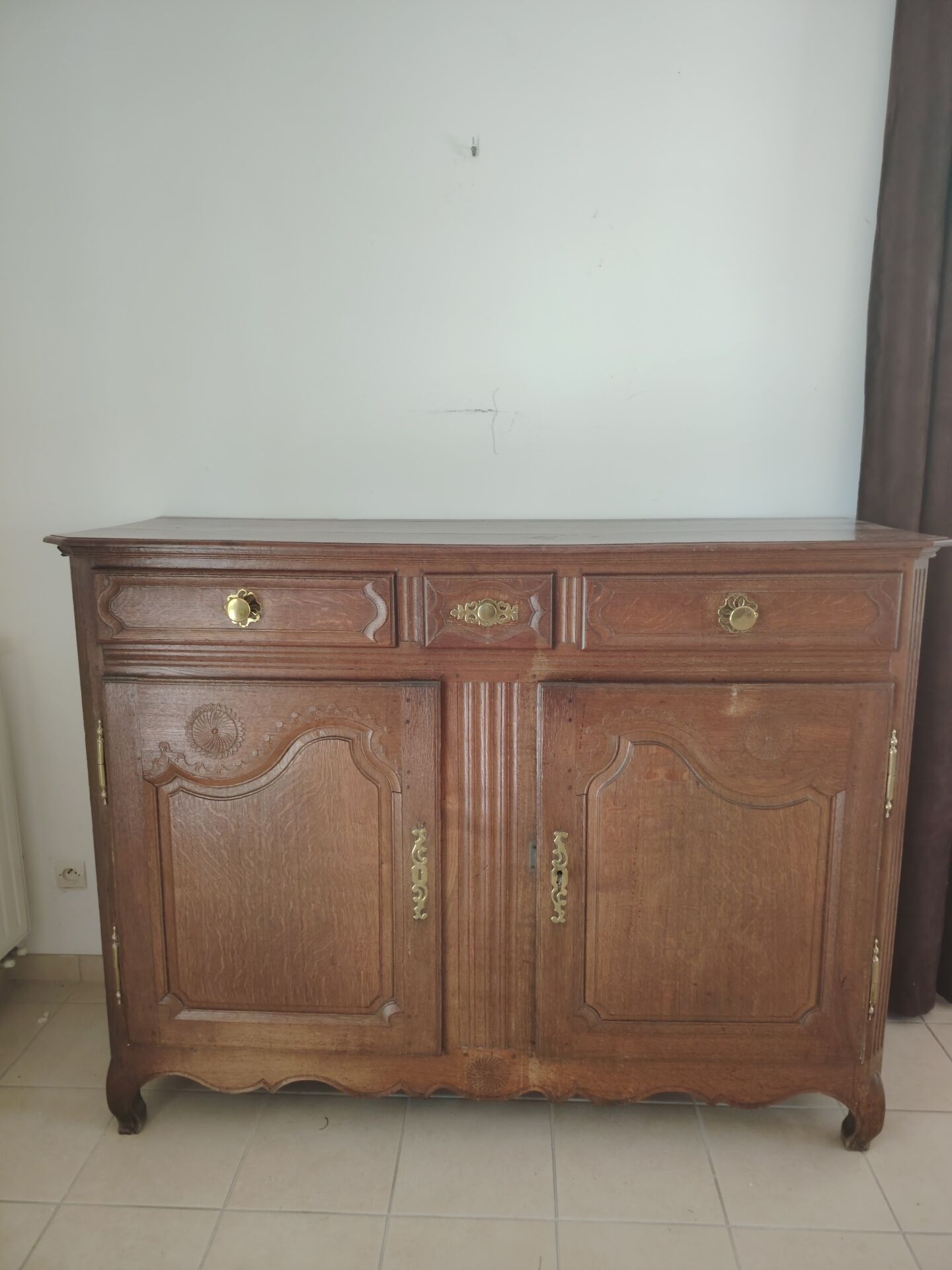 Large buffet in Regency style with carved shell in solid oak - 1900