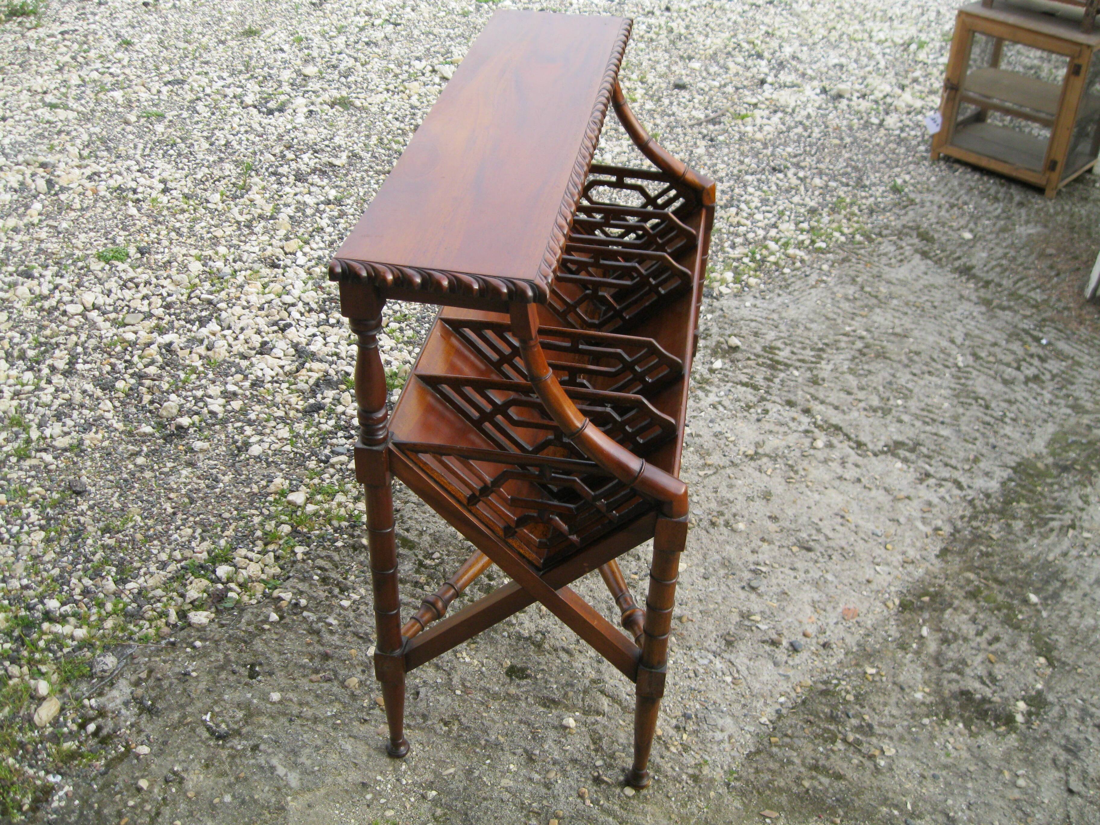 Porte revus  / livre d'hotel en acajou vintage