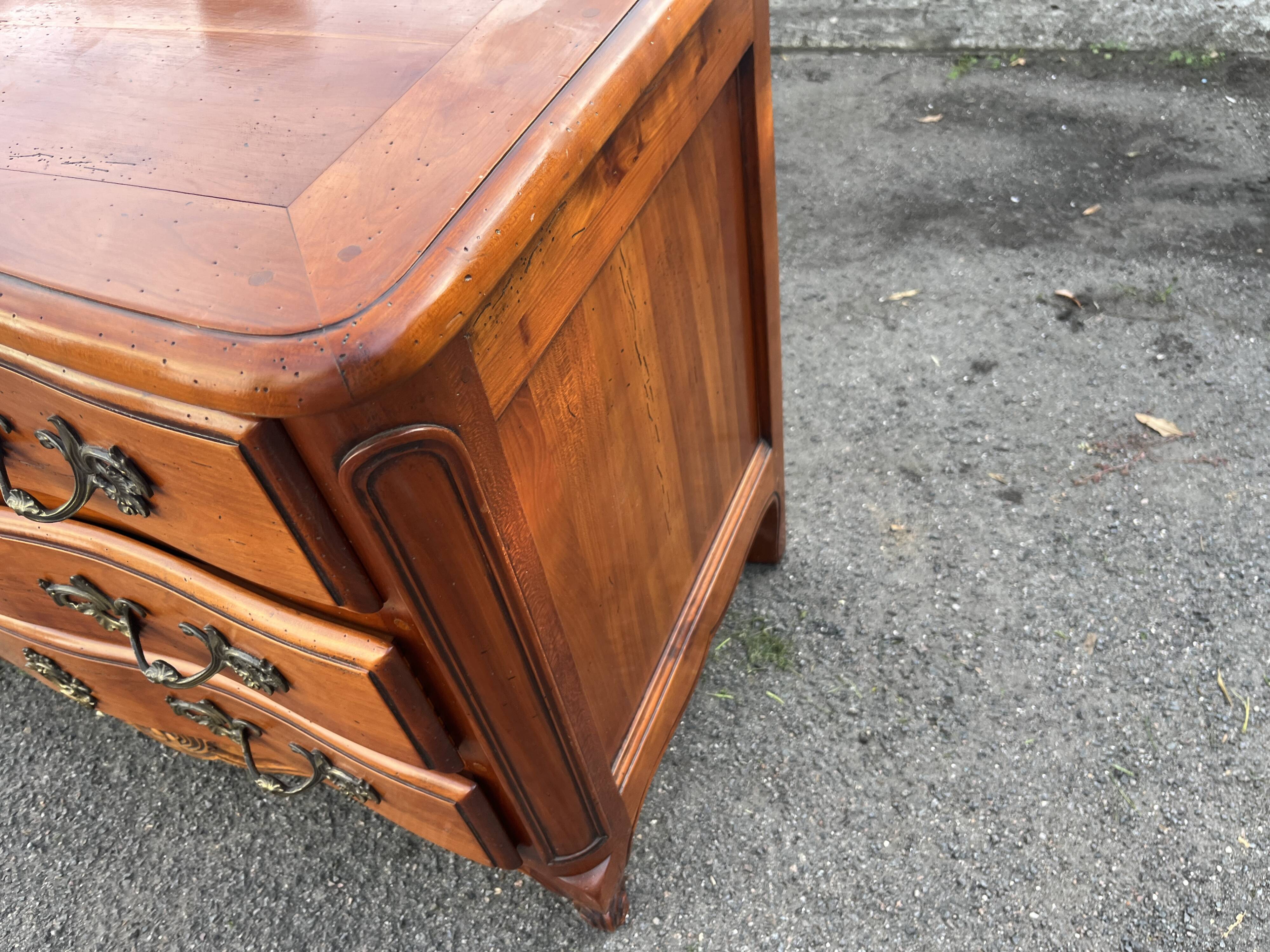 Beautiful Louis XV style crossbow chest of drawers