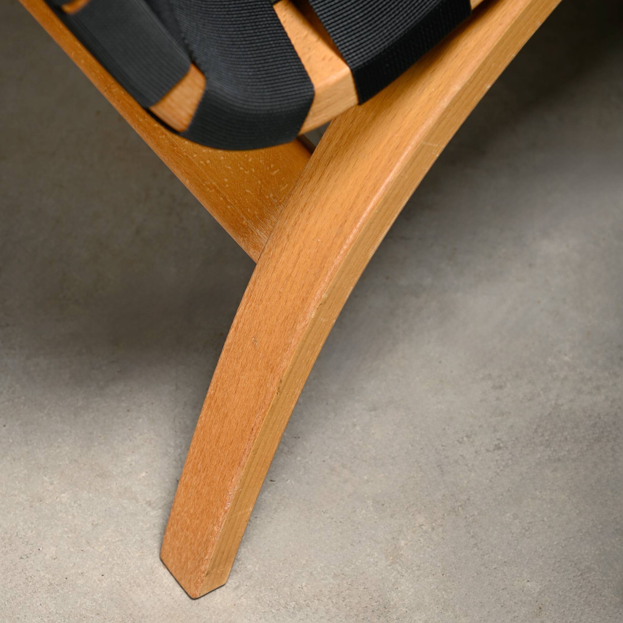Fauteuil et pouf Bruno Mathsson Pernilla en bois de hêtre et sangles