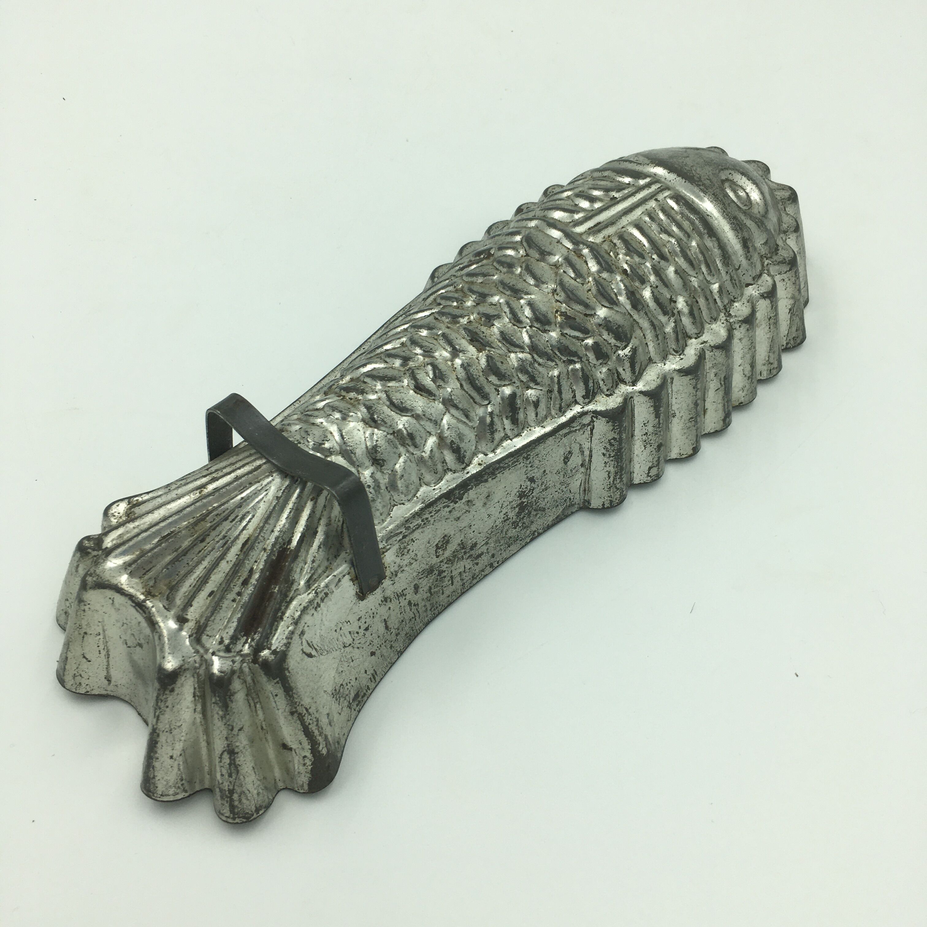 Fish-shaped terrine mussel