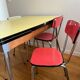 Table en Formica avec 4 chaises