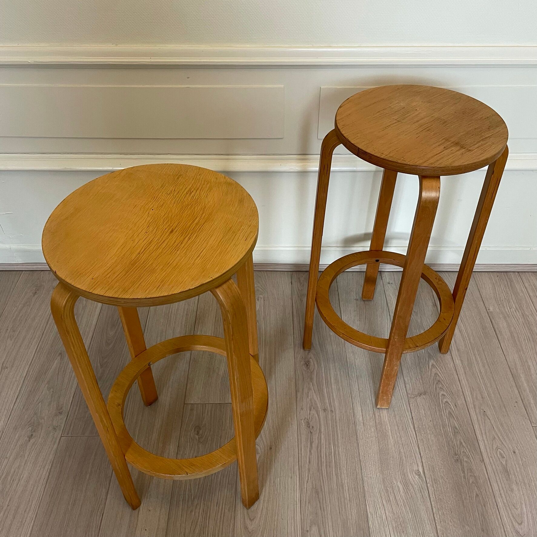 Set 2 high stools