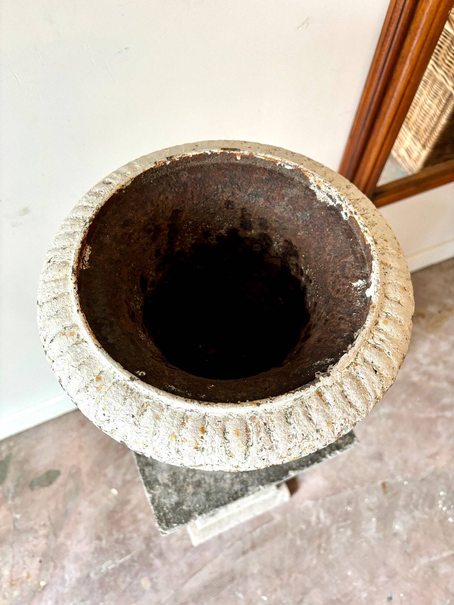 Medici pot in white cast iron - shower base