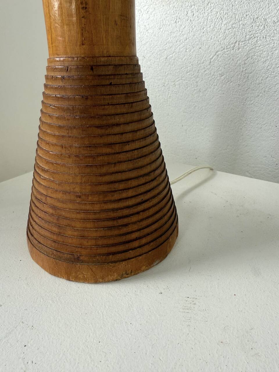 Paire de lampes de table bois chêne années 50