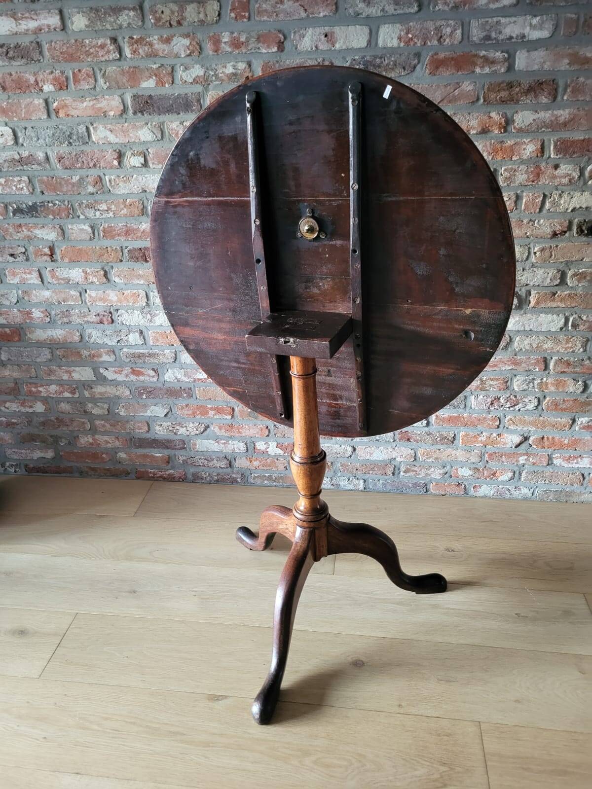 English table with a tilting top, 19th century.