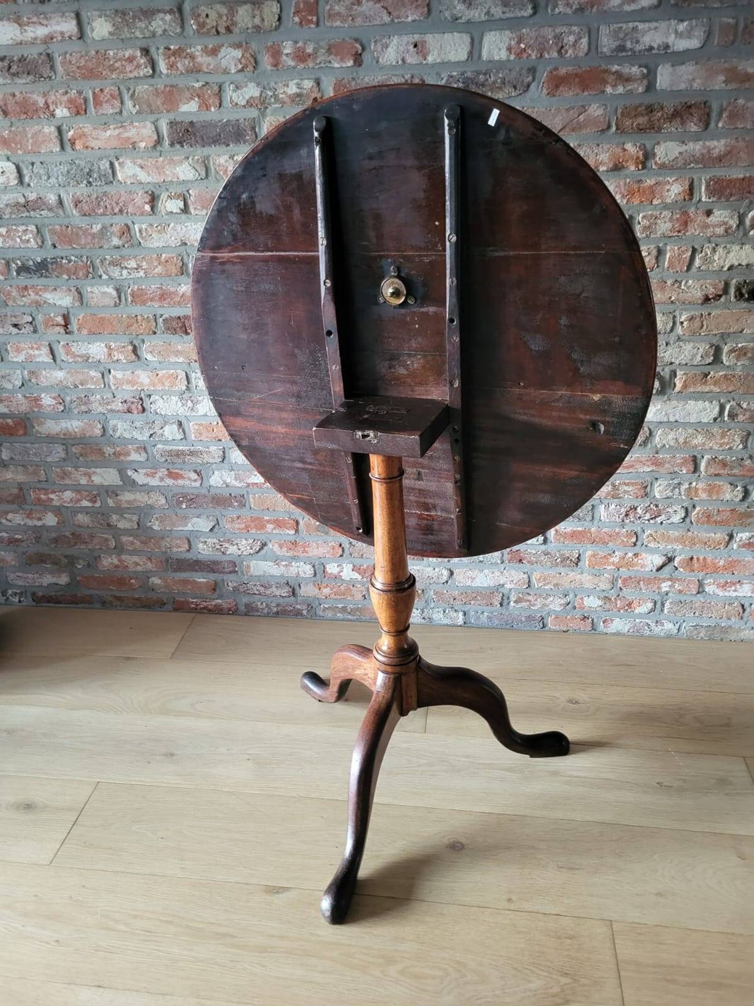 English table with a tilting top, 19th century.