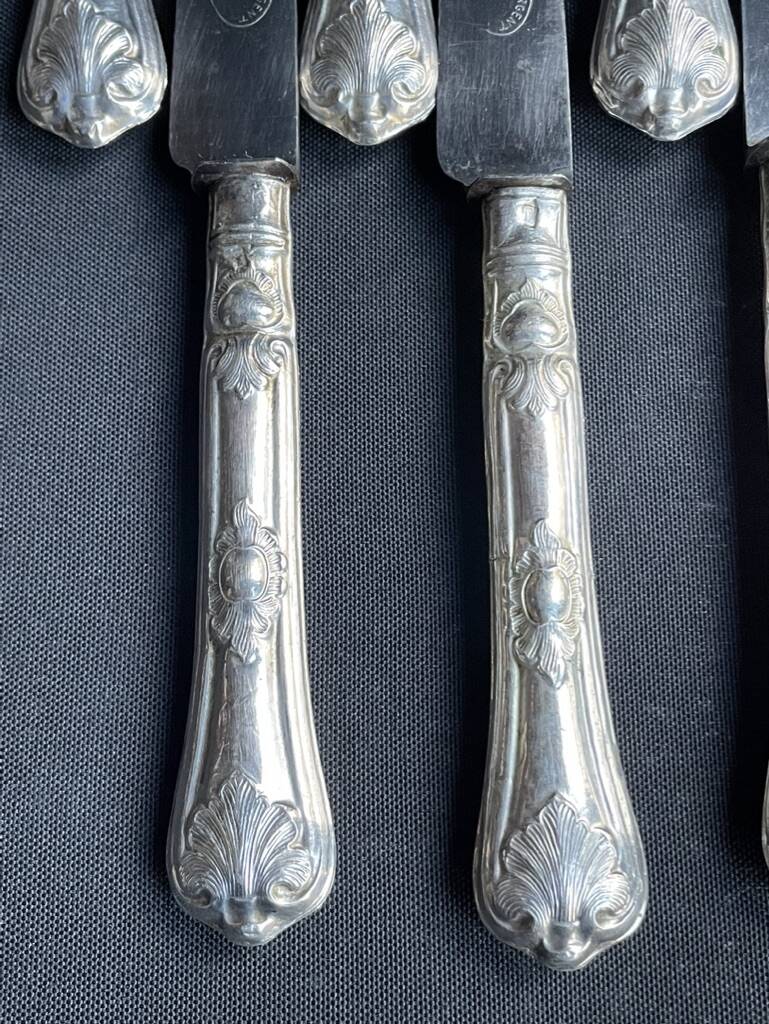 12 dessert knives (fruit) – Silver handle – Rocaille style