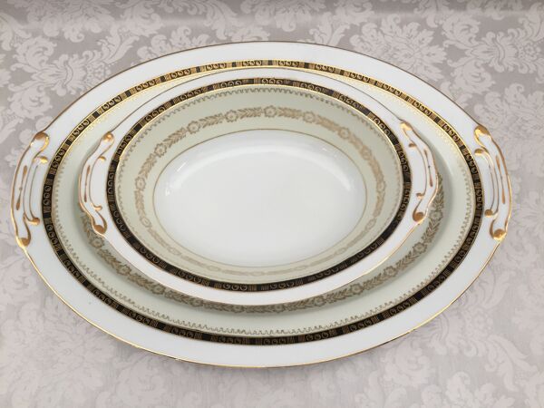 Deux plats de service porcelaine de luxe art japon