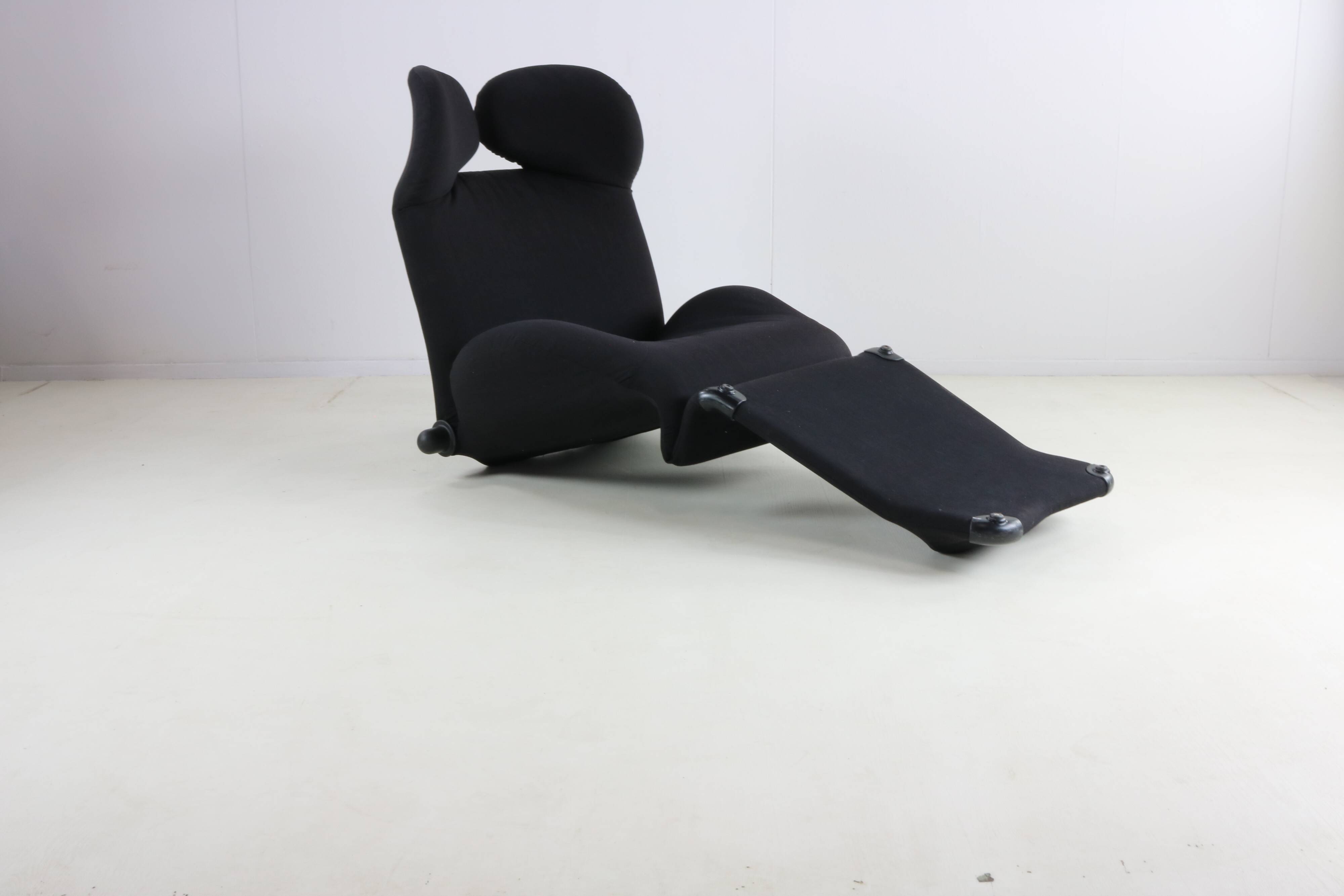 Eighties design easy chair / chaise-longue by Toshiyuki Kita for Cassina