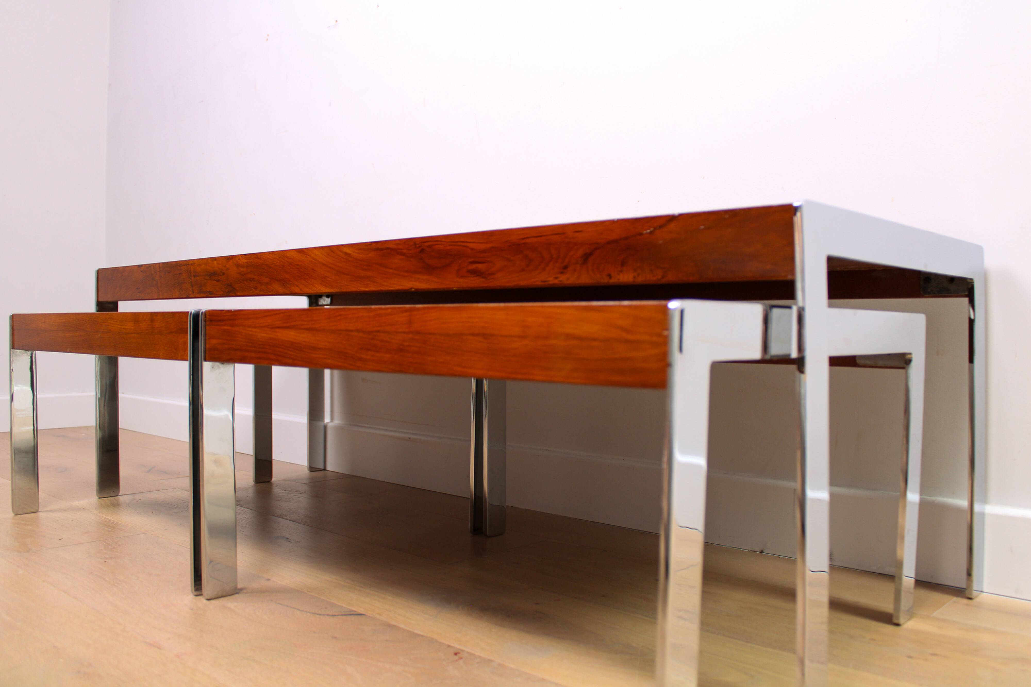 Un ensemble de tables de café gigognes vintage de milieu de siècle de Merrow Associates - If.