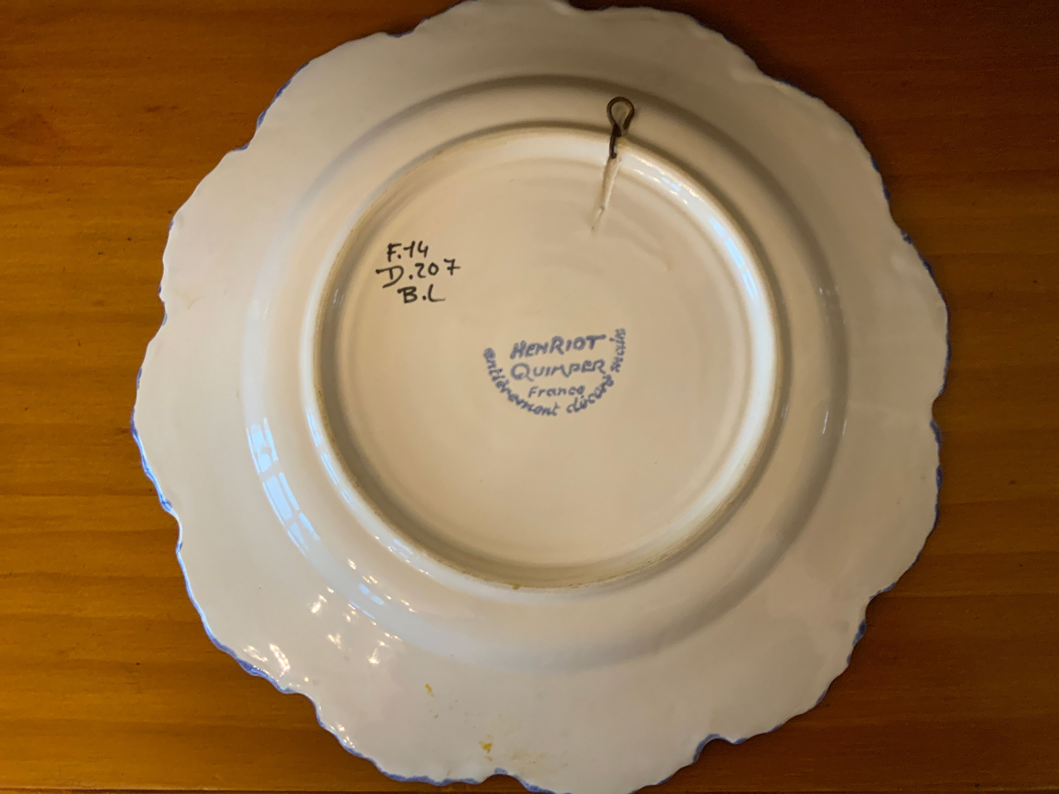 Assiette Quimper signée