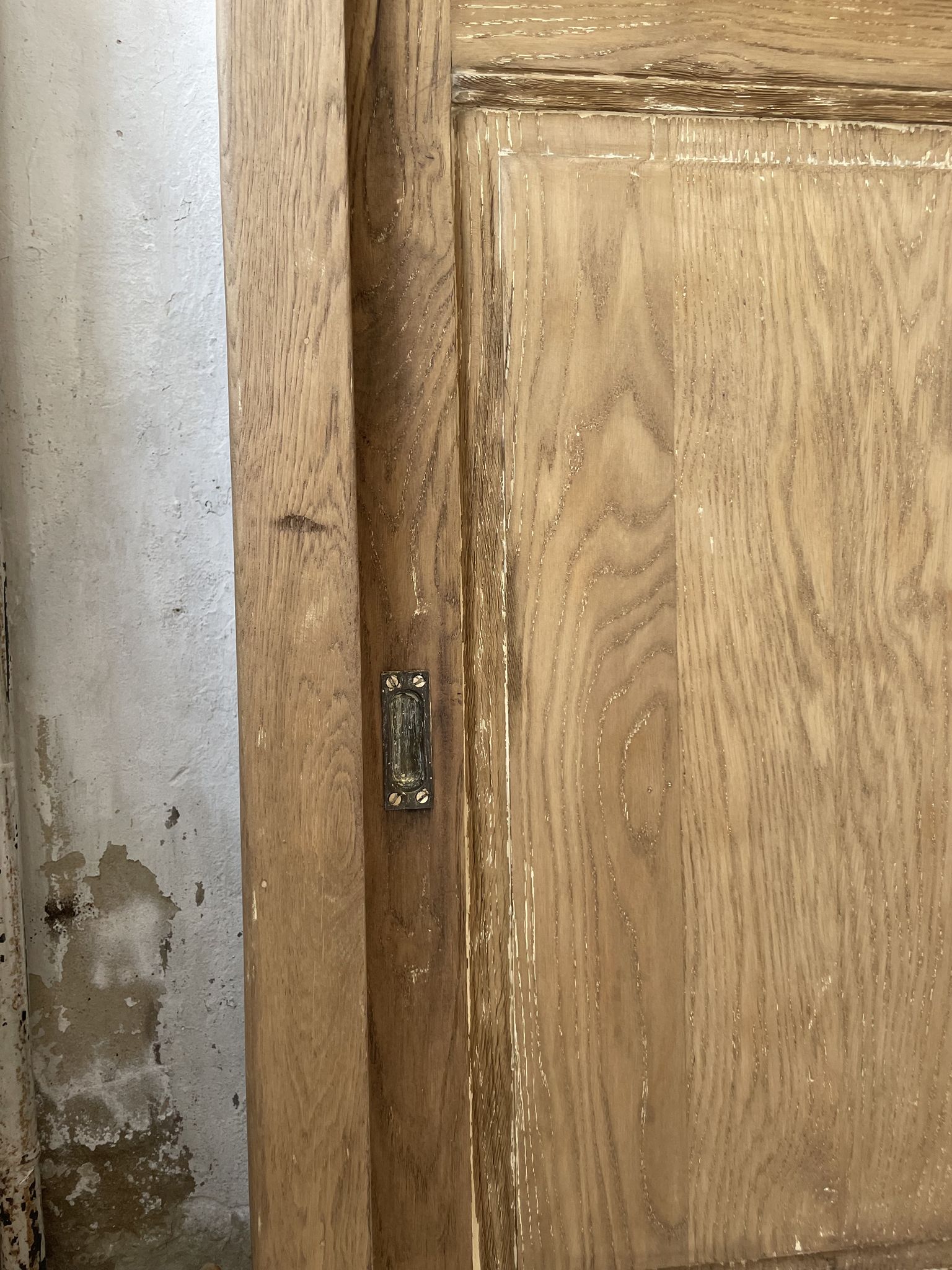 Large row of solid oak loom sliding doors