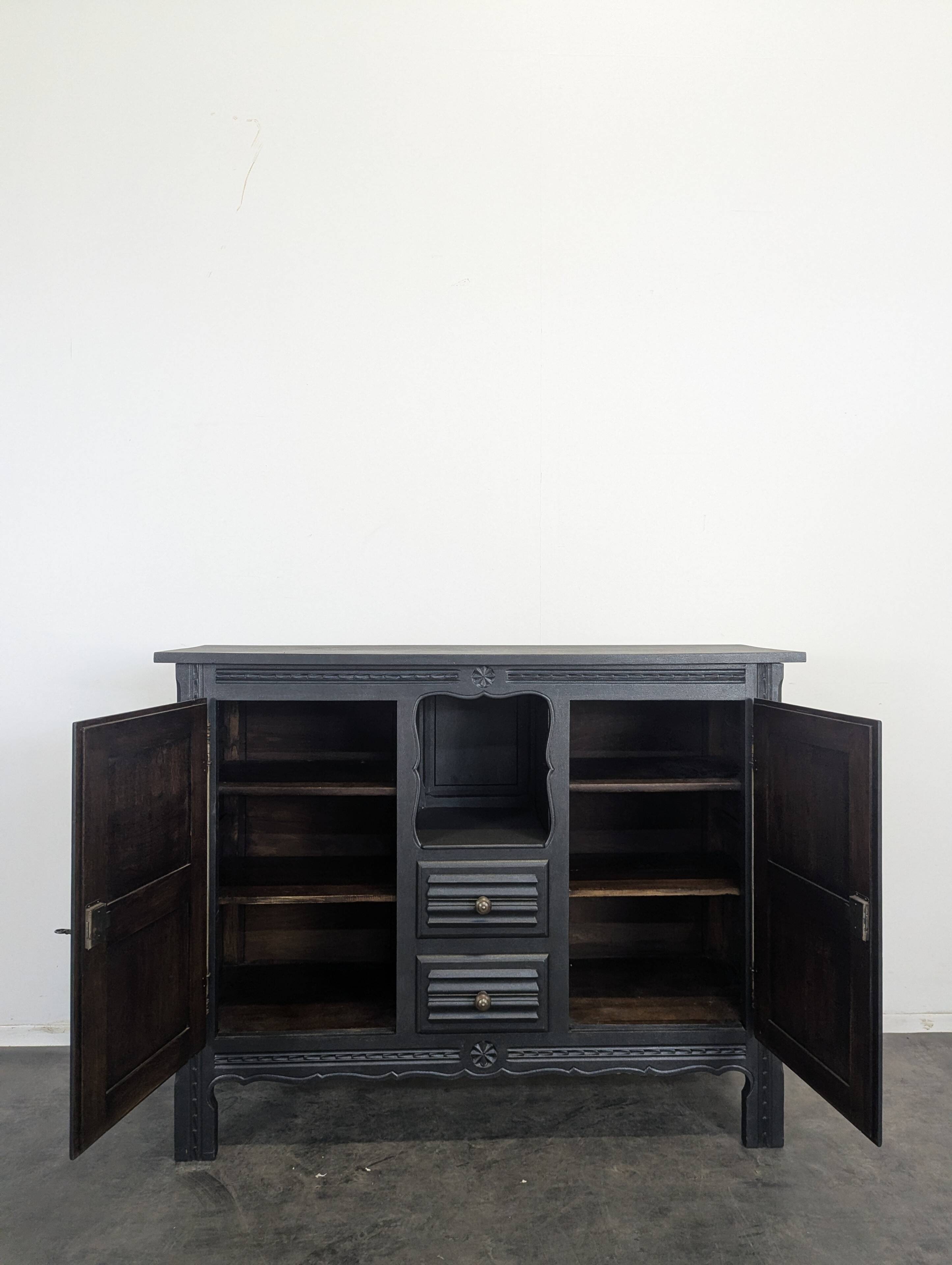 Buffet dans le style de Dudouyt peint en noir
