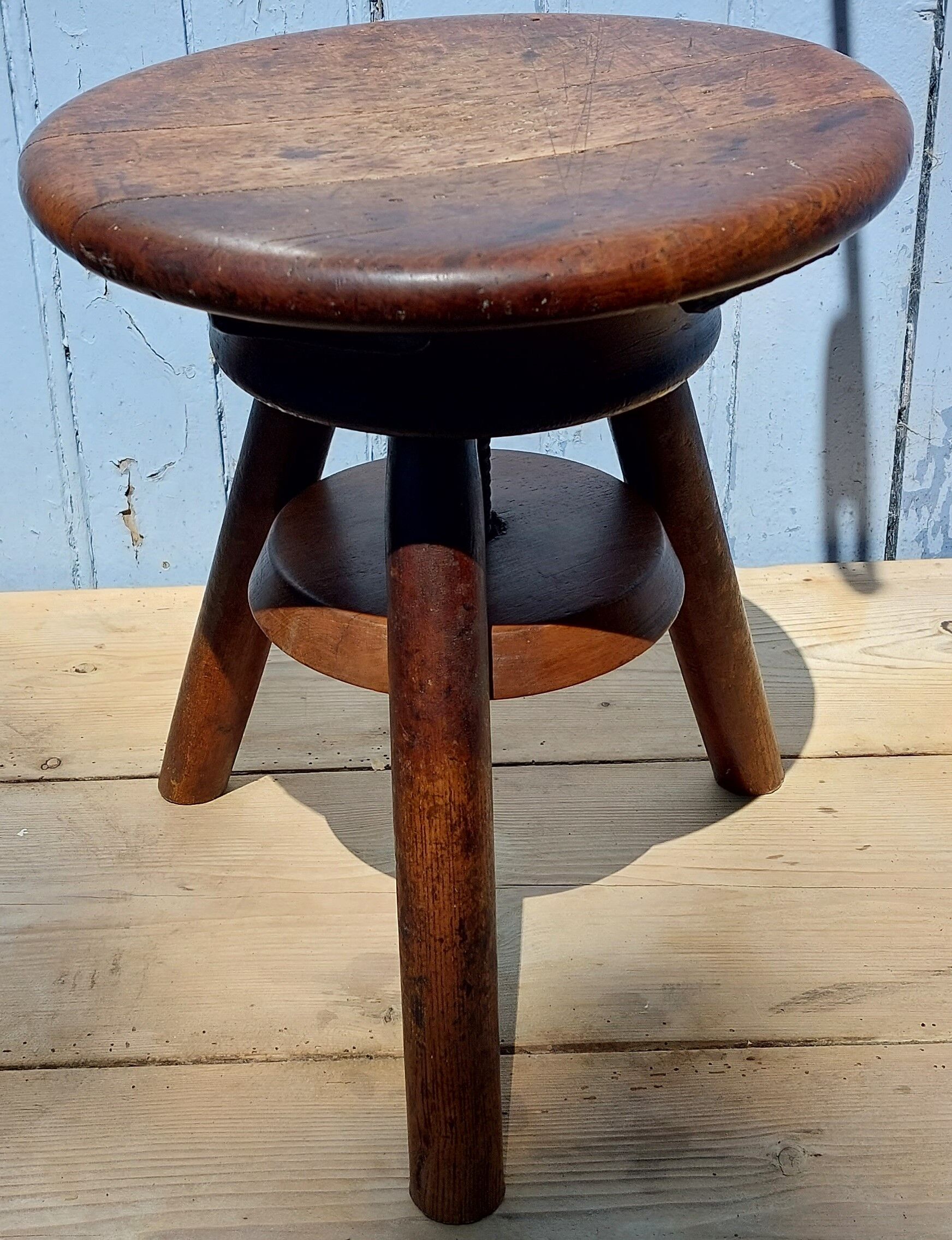 Wooden screw stool