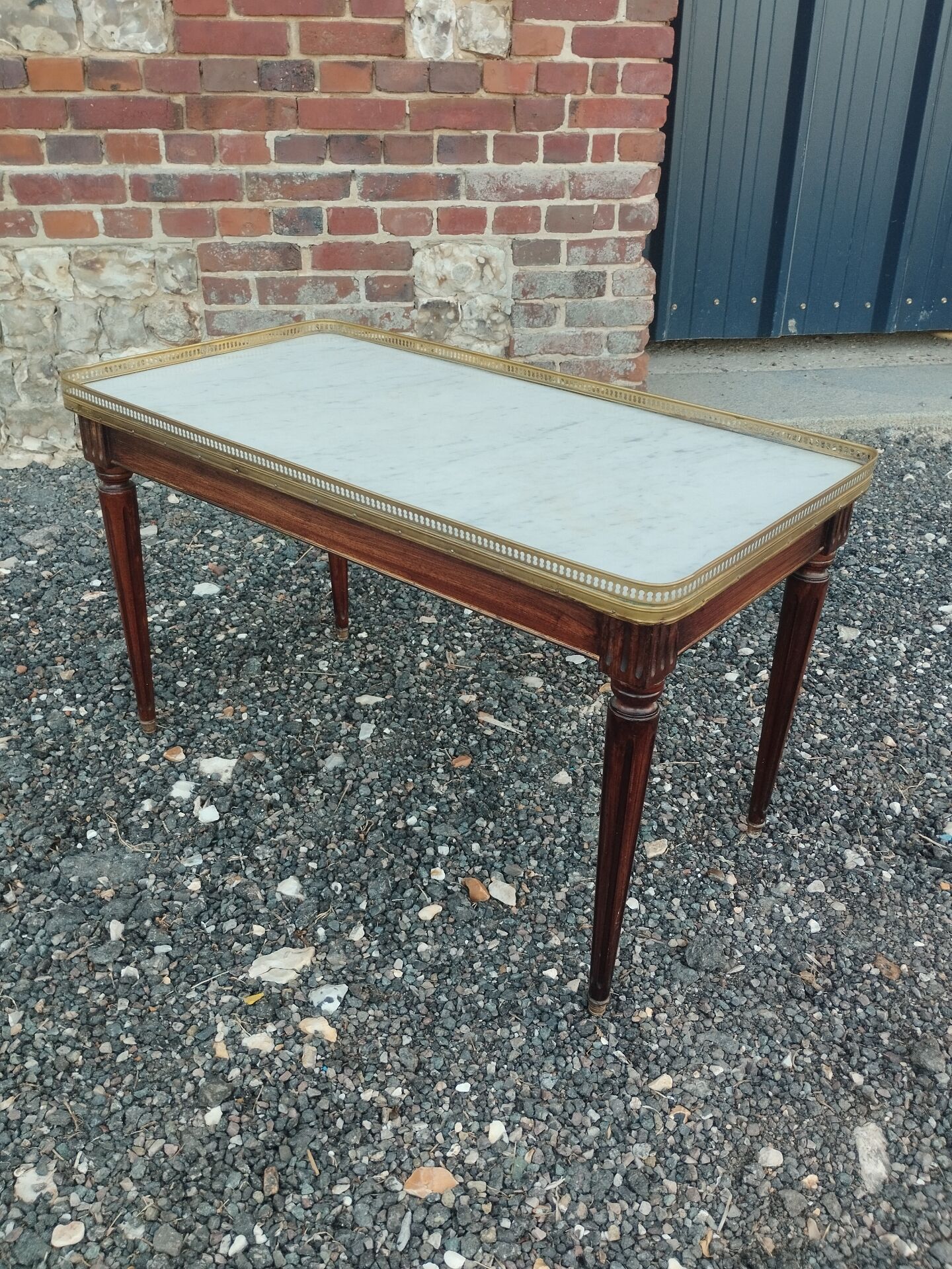 Table basse ancienne style louis xvi avec plateau marbre