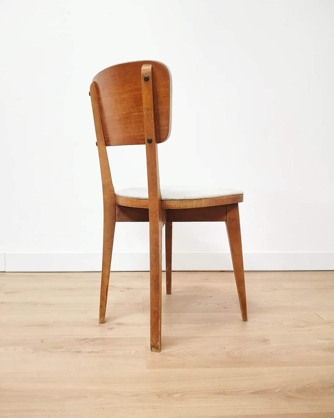 Set of 4 60s chairs in wood and white skai