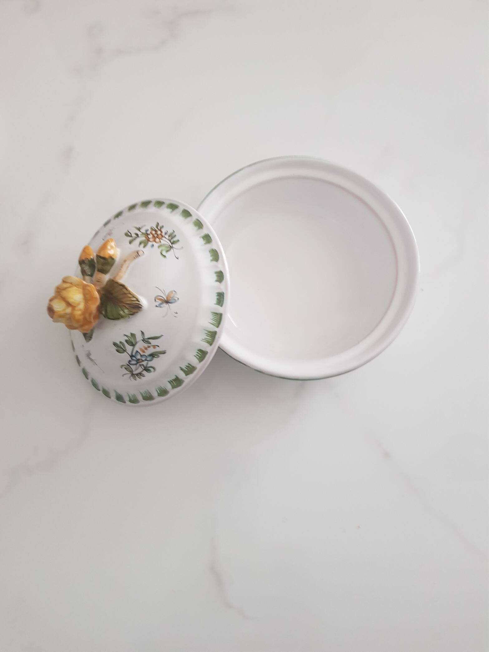 Candy dish or trinket tray signed Lallier in Moustiers