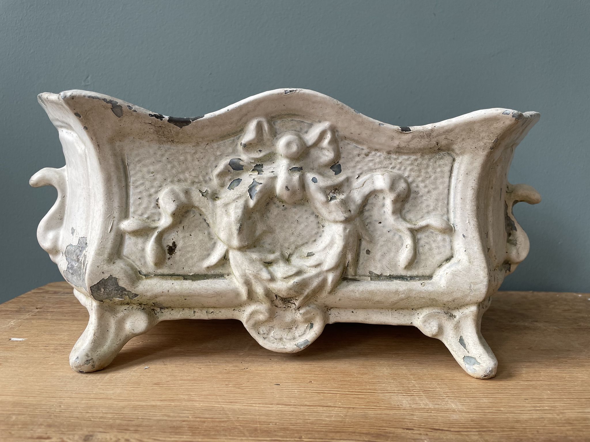 Old Medici cast iron planter, late nineteenth