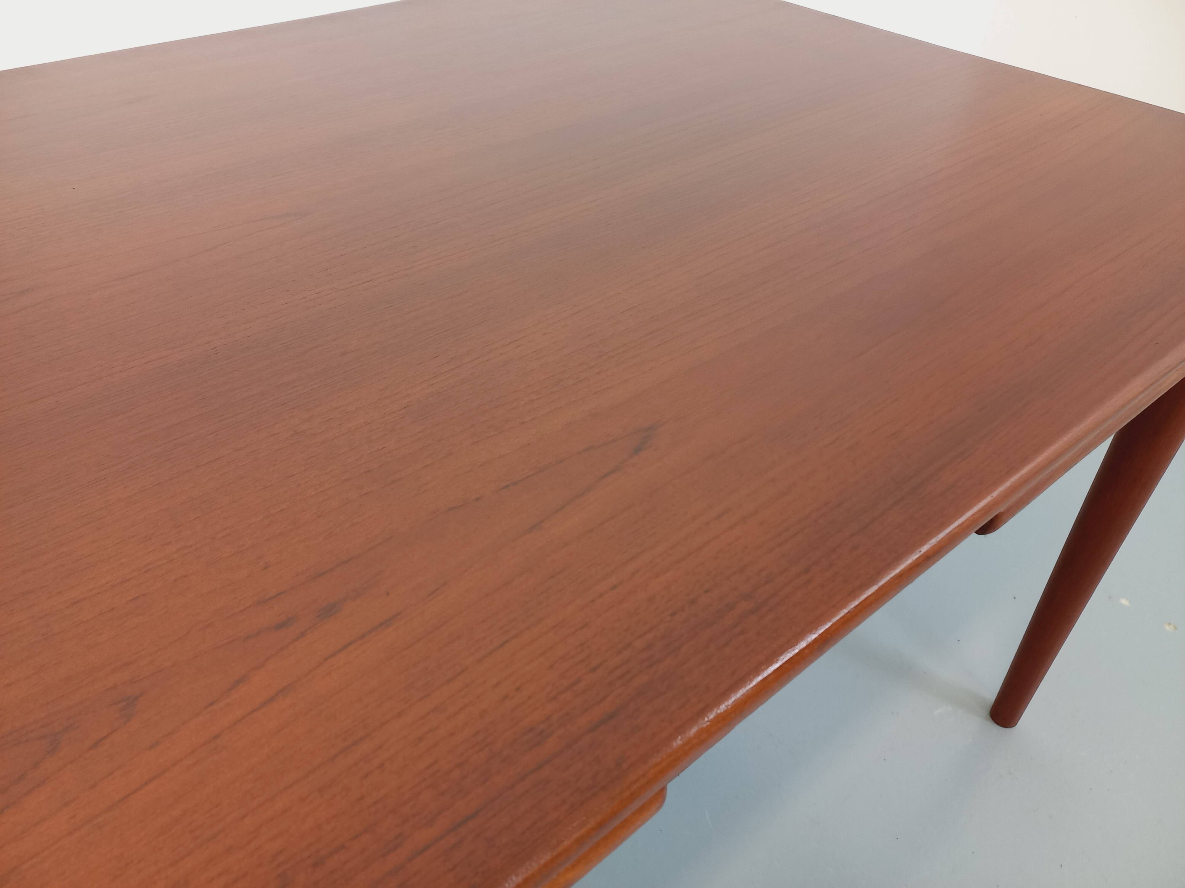 Table à manger en teck avec rallonges de style scandinave, années 50 60