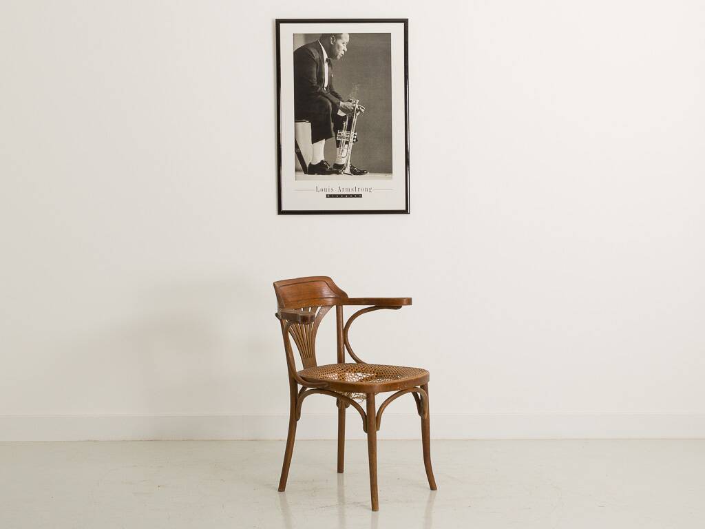 Chaise bistrot avec accoudoirs en bois cintré et assise en cannage
