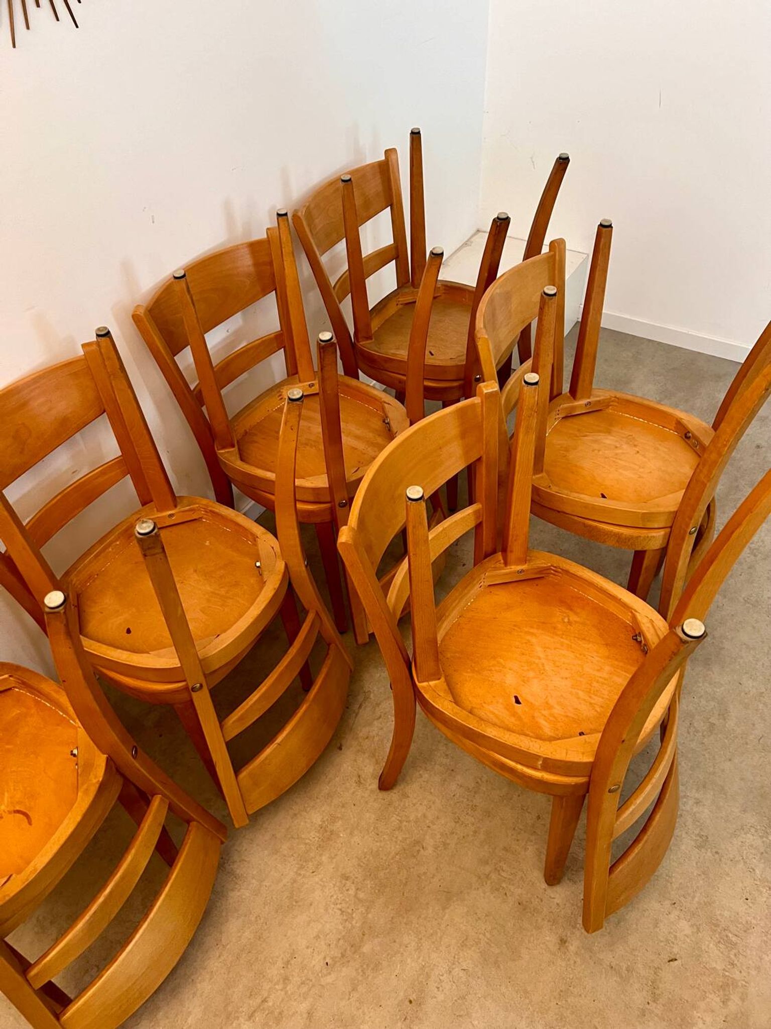 Lot 12 wooden bistro chairs by Horgen Glarus 70s vintage
